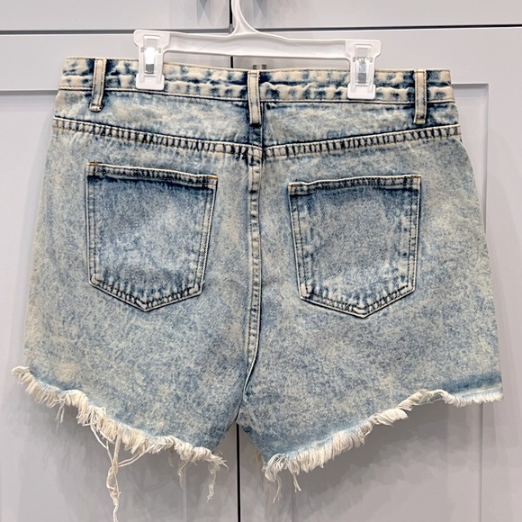 SHEIN Women’s Distressed Denim Shorts Sz L - Picture 6 of 8